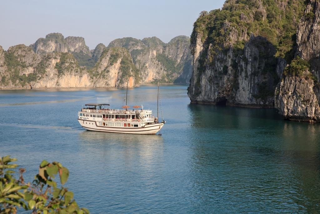 Garden Bay Luxury Cruise Hotel Ha Long Buitenkant foto