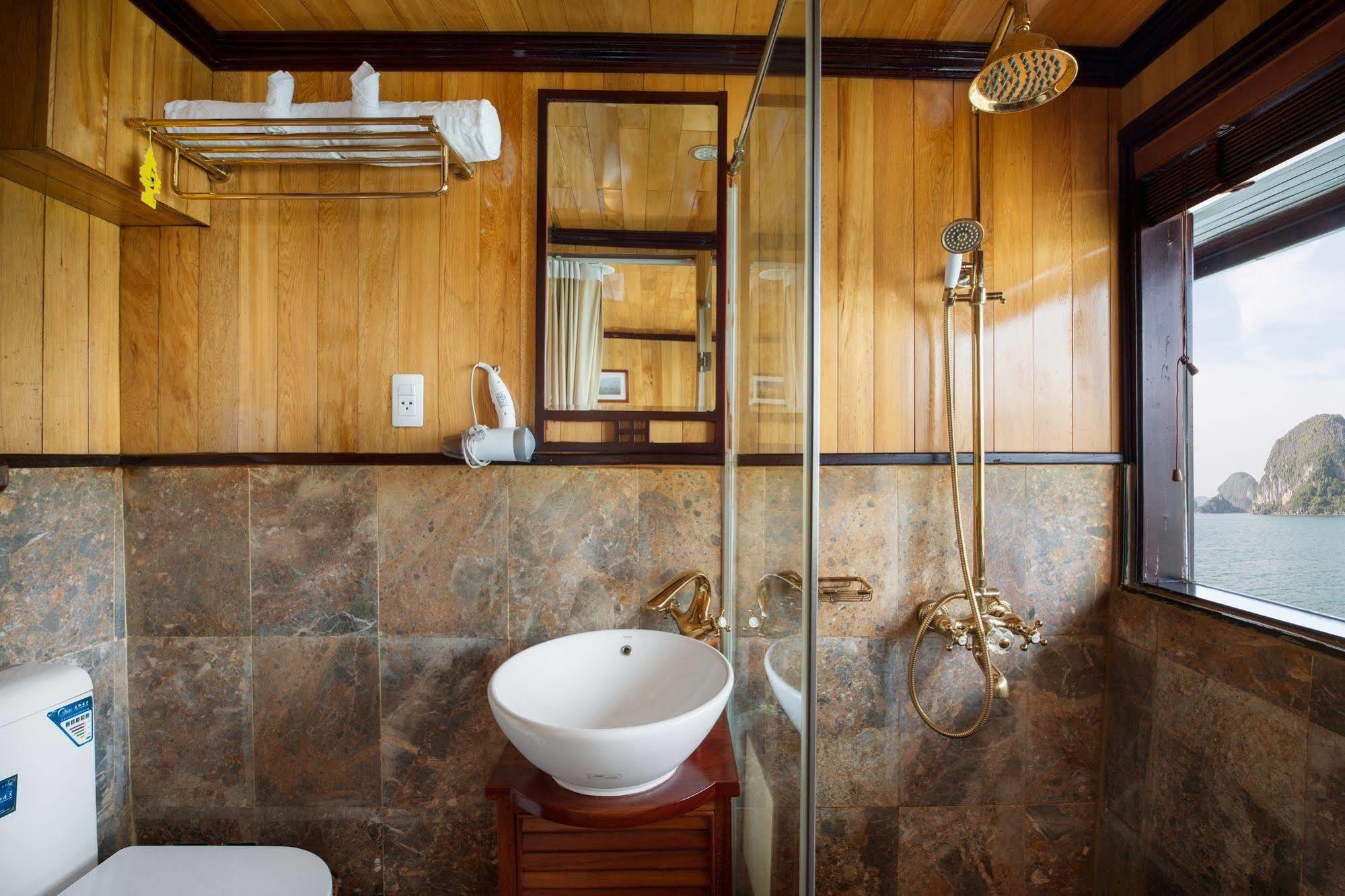Garden Bay Luxury Cruise Hotel Ha Long Buitenkant foto