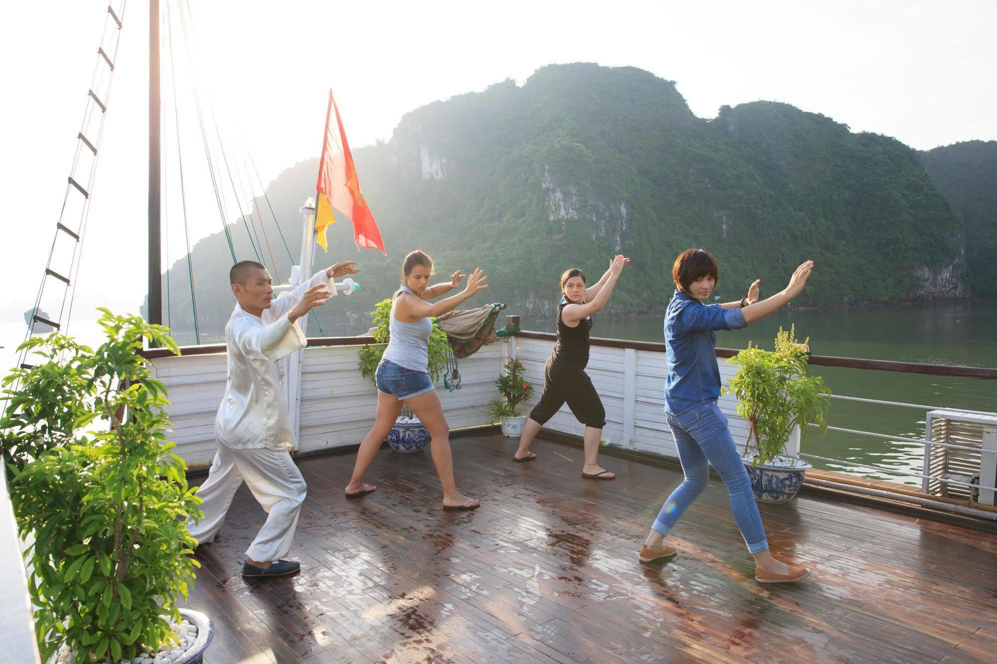 Garden Bay Luxury Cruise Hotel Ha Long Buitenkant foto