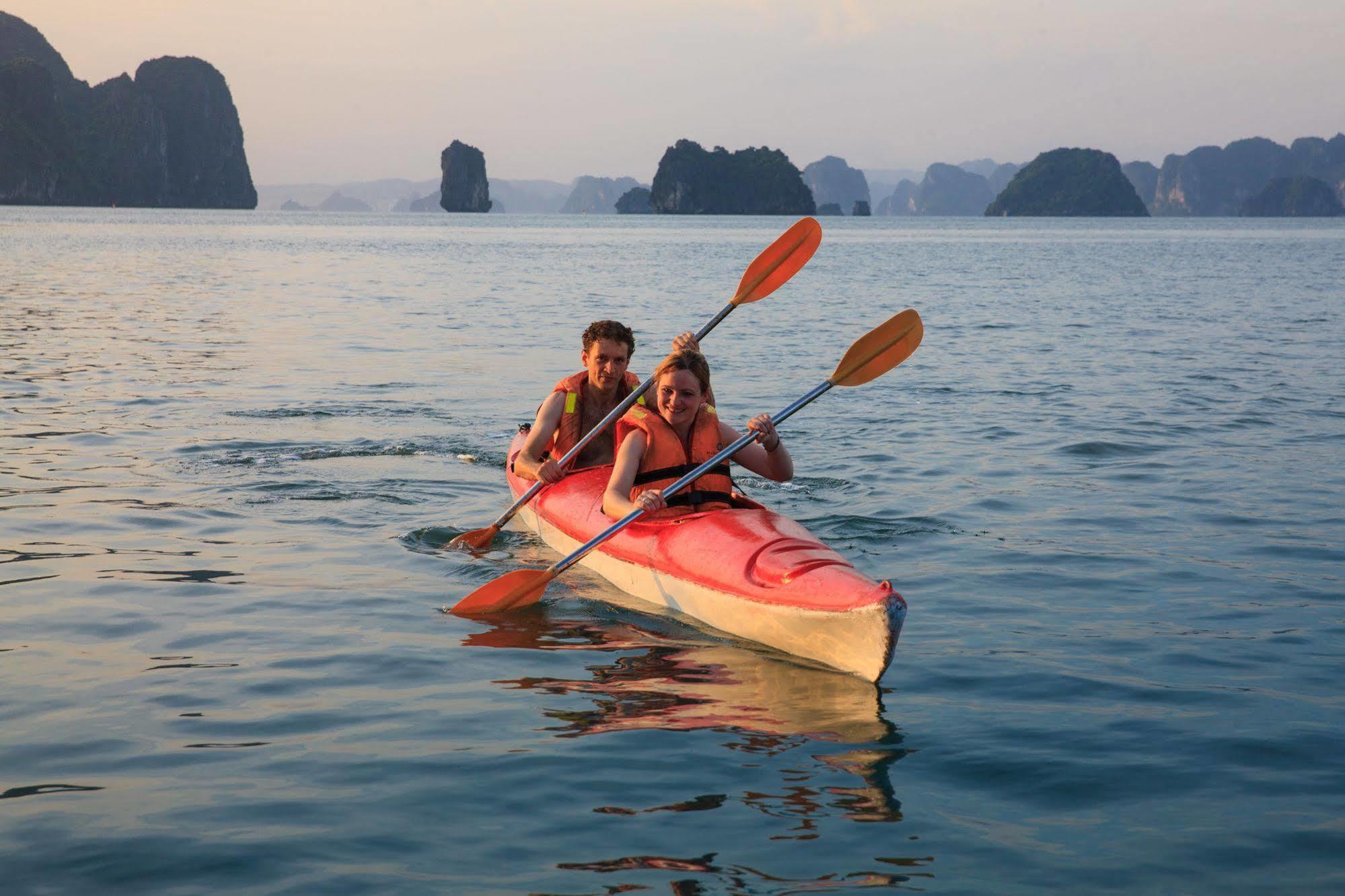 Garden Bay Luxury Cruise Hotel Ha Long Buitenkant foto