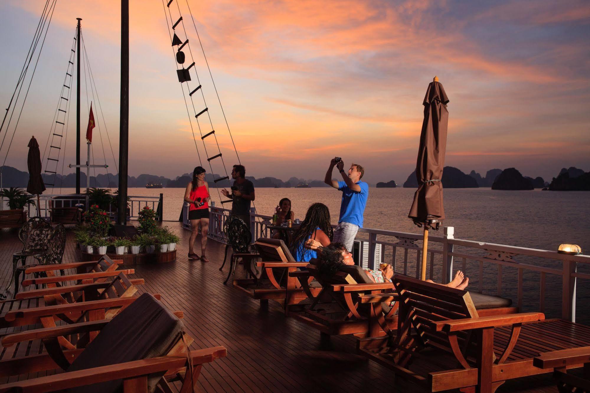 Garden Bay Luxury Cruise Hotel Ha Long Buitenkant foto