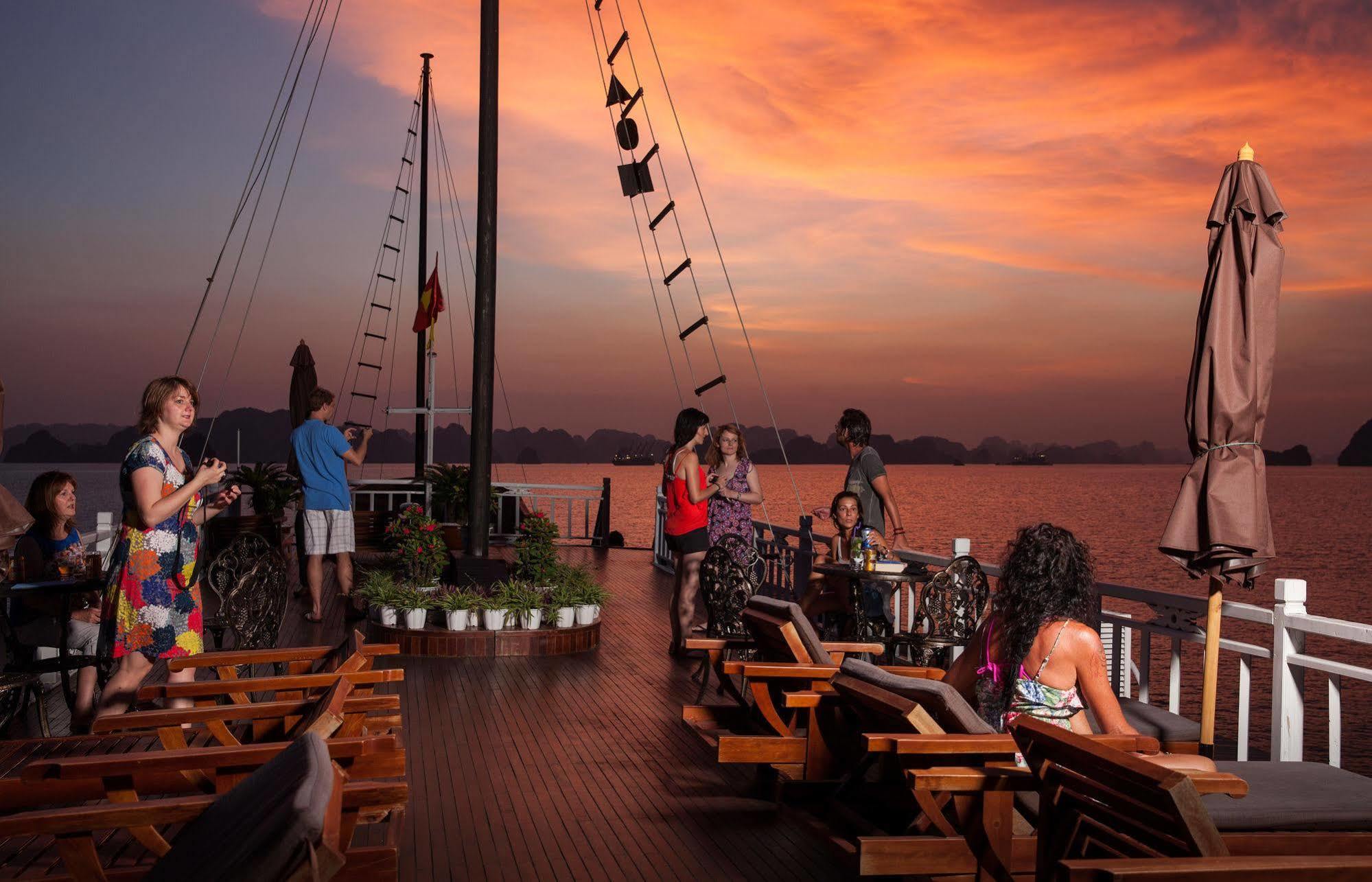 Garden Bay Luxury Cruise Hotel Ha Long Buitenkant foto