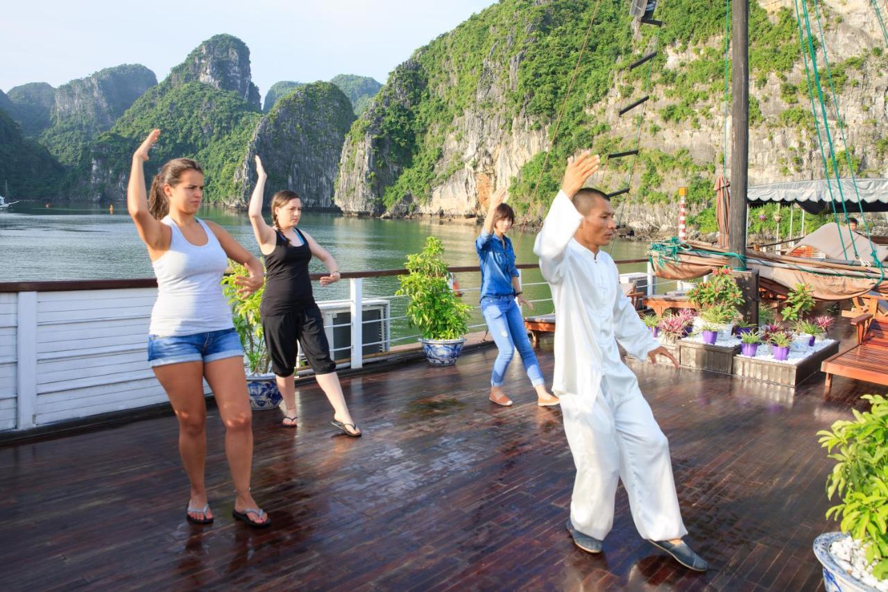 Garden Bay Luxury Cruise Hotel Ha Long Buitenkant foto