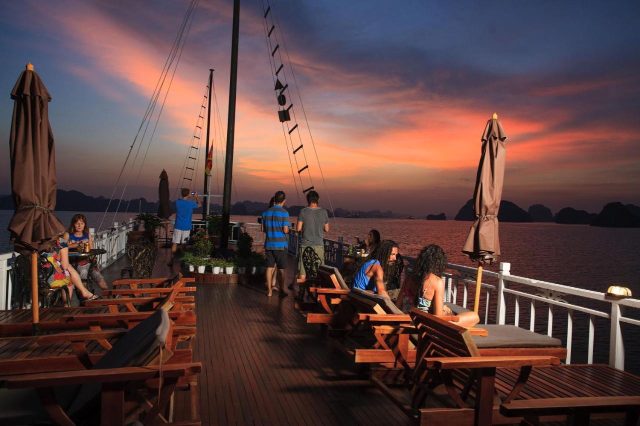 Garden Bay Luxury Cruise Hotel Ha Long Buitenkant foto